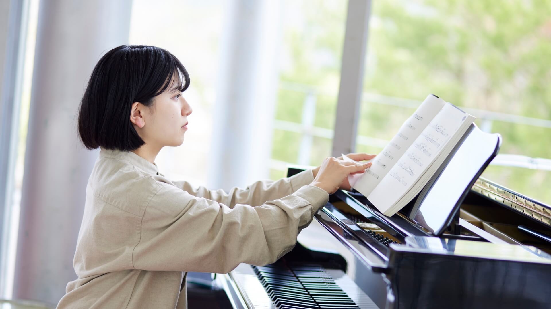 a girl learning piano